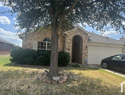 1st image of 825 Oak Hollow Ln
