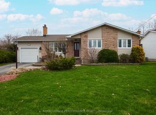 401 Phoenix Cres, Ottawa, ON K1E 1V6