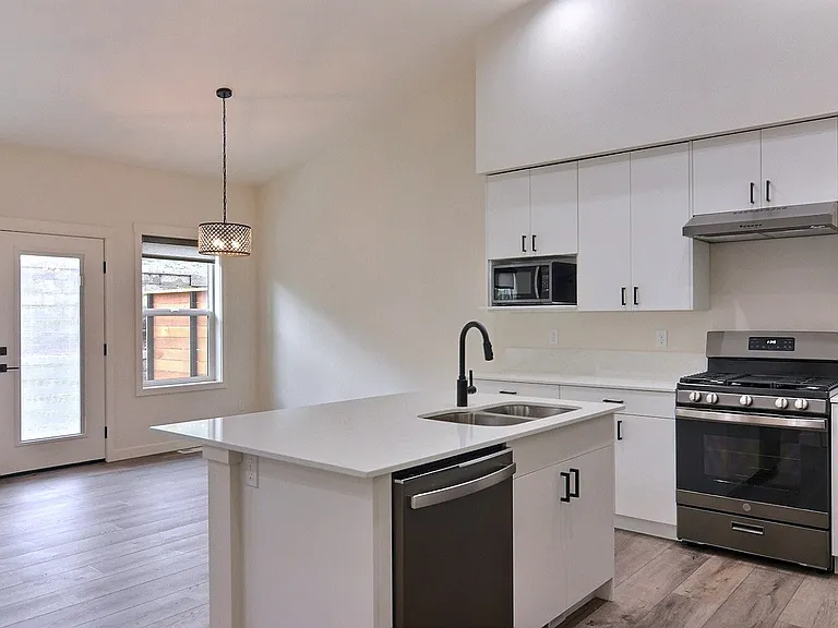 7421 Pioneer Way #7441A — Photo 15