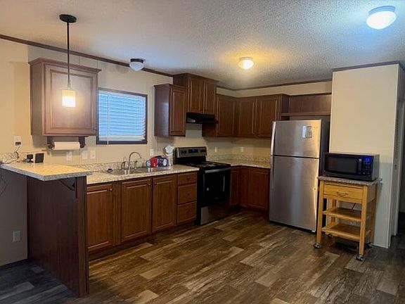 3rd image of 104 Robinwood Ln
