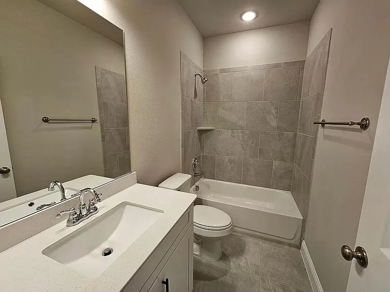 549 Hutchinson Ln — Photo 13