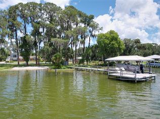 4405 Lakeshore Dr, Mount Dora, FL 32757