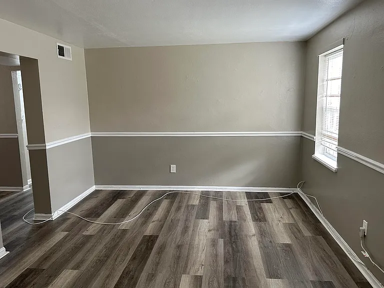 Grandin Village Apartments — Photo 6
