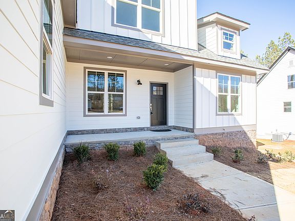 4th image of 185 Lawrence Dr