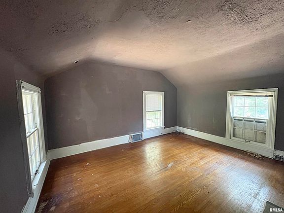15th image of 114 E Briarwood Ct