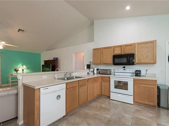 5th image of 2711 NE 4th Pl