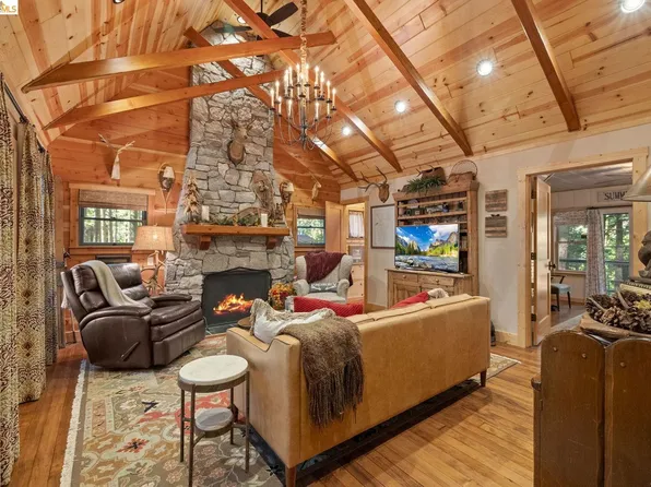 105 Pinecrest Lake Rd, Pinecrest, CA 95364