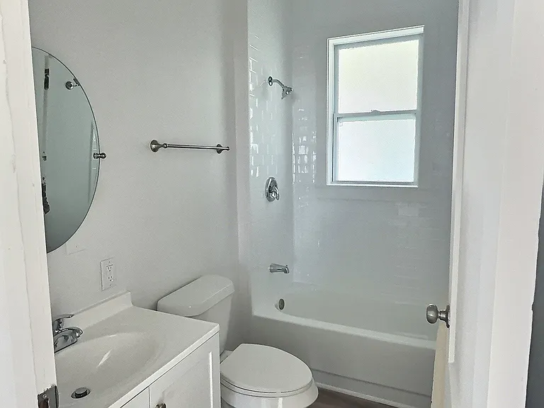 630 E Market St #4 — Photo 2