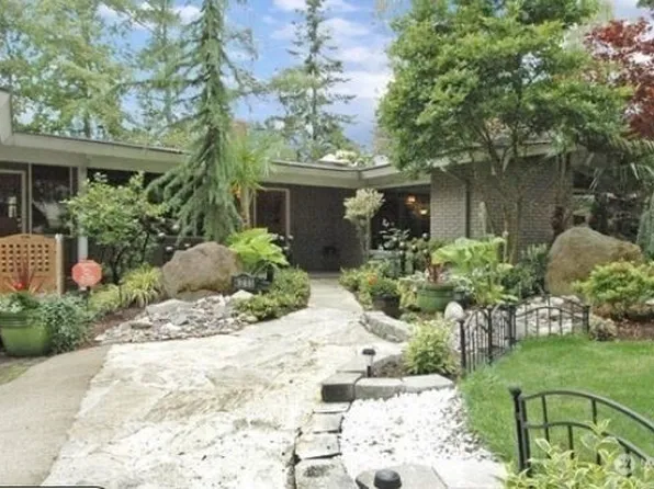 4215 Island Crest Way, Mercer Island, WA 98040