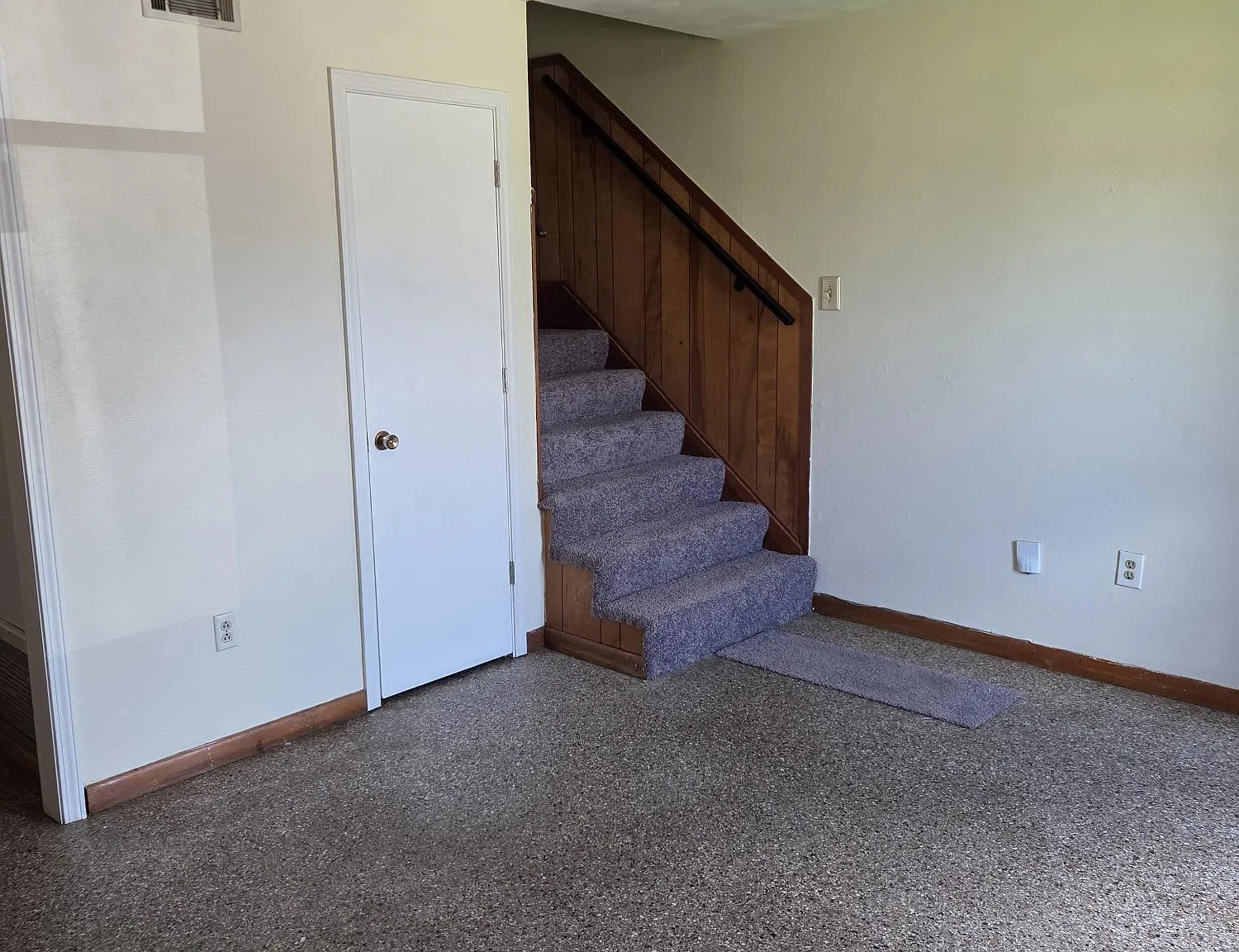 2 bed, 1.5 bath, 1000 sqft, $1,400 — Photo 1