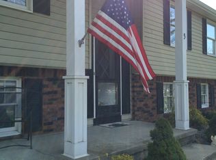 5 Northridge Dr, West Seneca, NY 14224