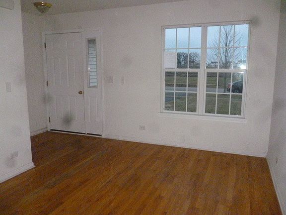 2nd image of 3413 Sarah Dr