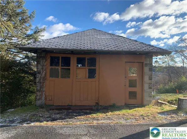 206 Hill St, Slatington, PA 18080