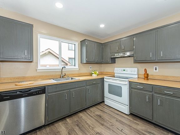 5th image of 15277 Aspen Ct