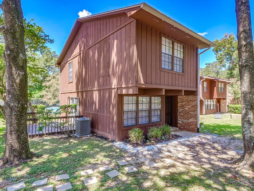 2 bed, 2.5 bath, 1019 sqft, $1,600 — Photo 1