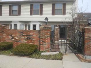 38613 Golfview Dr W, Clinton Township, MI 48038