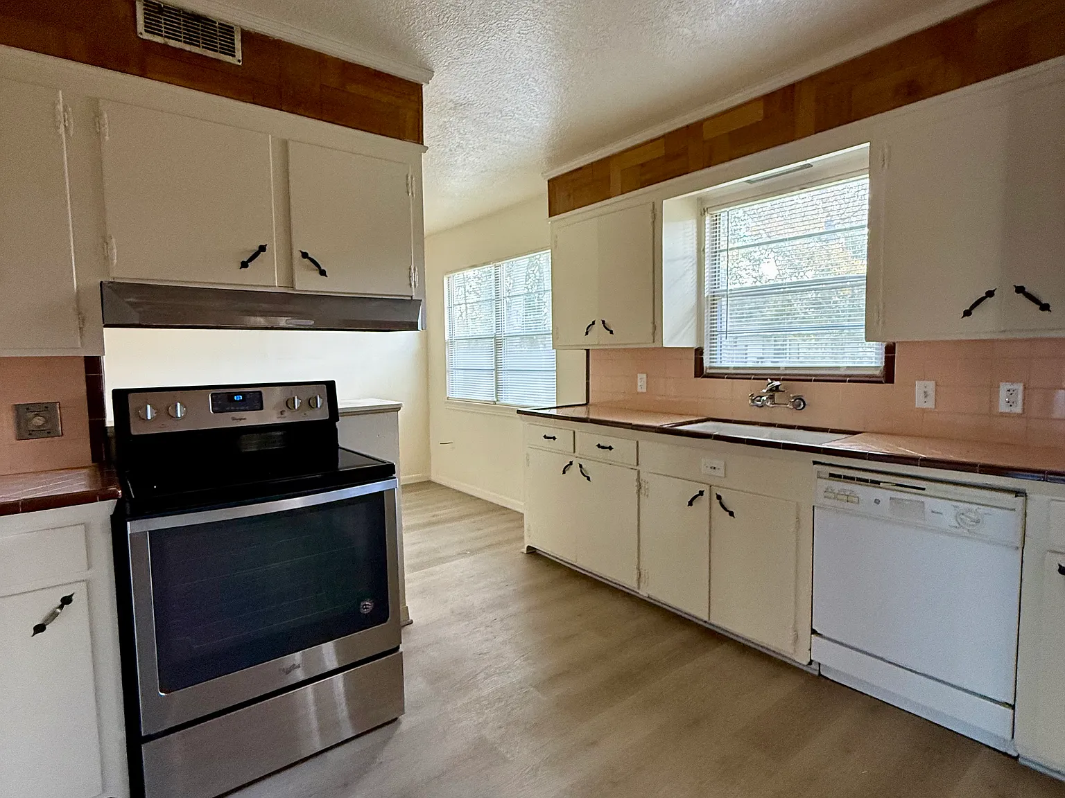 3 bed, 1812 sqft, $1,700 — Photo 2