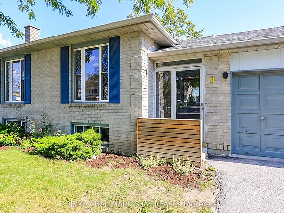 3rd image of 9 Bronte Cres