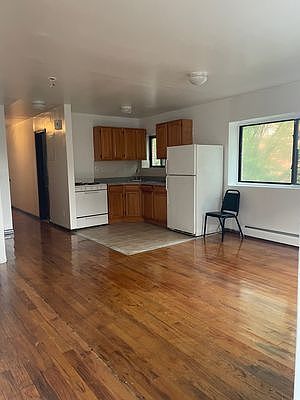 2nd image of 1071 Jefferson Ave #2A