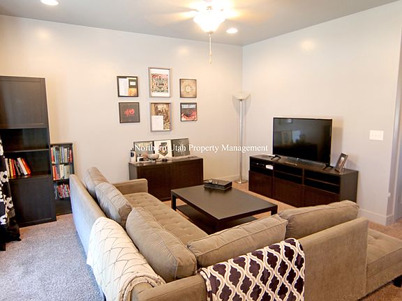 3 Front Room_08192020