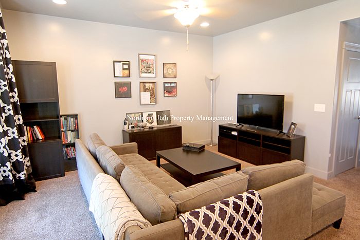 3 Front Room_08192020