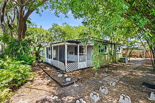 2020 NE 4th Ave #1 Photo 1