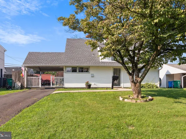 69 Aster Ln, Levittown, PA 19055