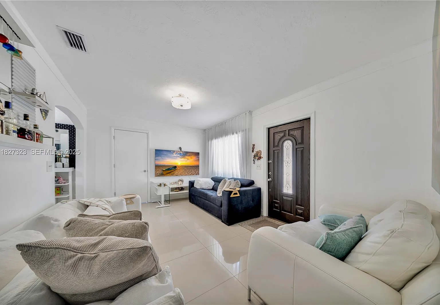 3 bed, 1088 sqft, $3,975 — Photo 3