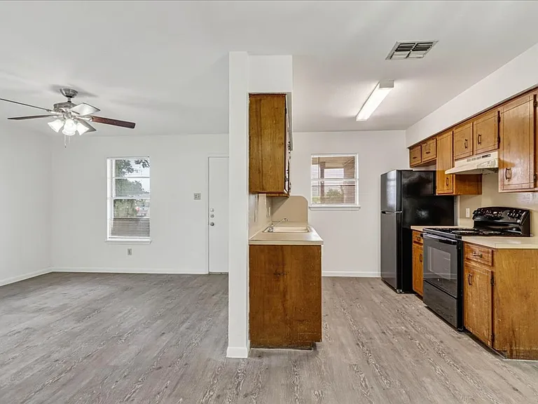 1622 La Joya St — Photo 10