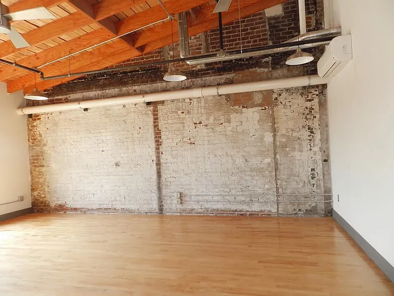 222 N Central St — Photo 28