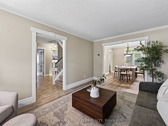 3rd image of 12 Banting Cres