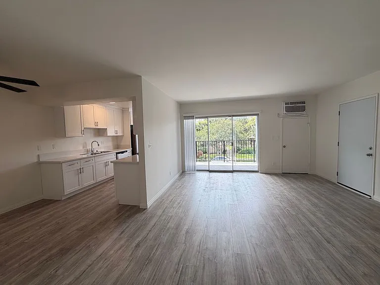 6433 Shirley Ave — Photo 16