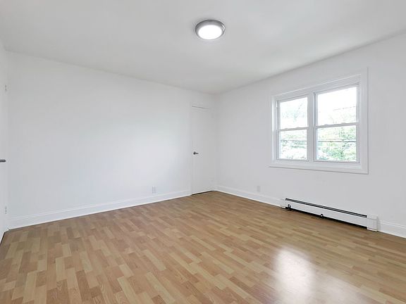 4th image of 179 Christie Hts #B
