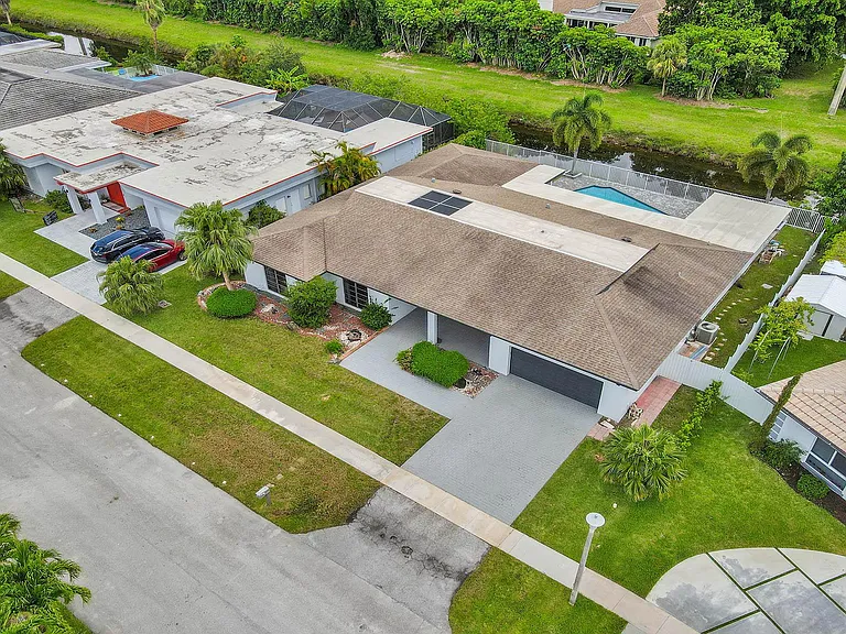 16610 Royal Poinciana Ct — Photo 15