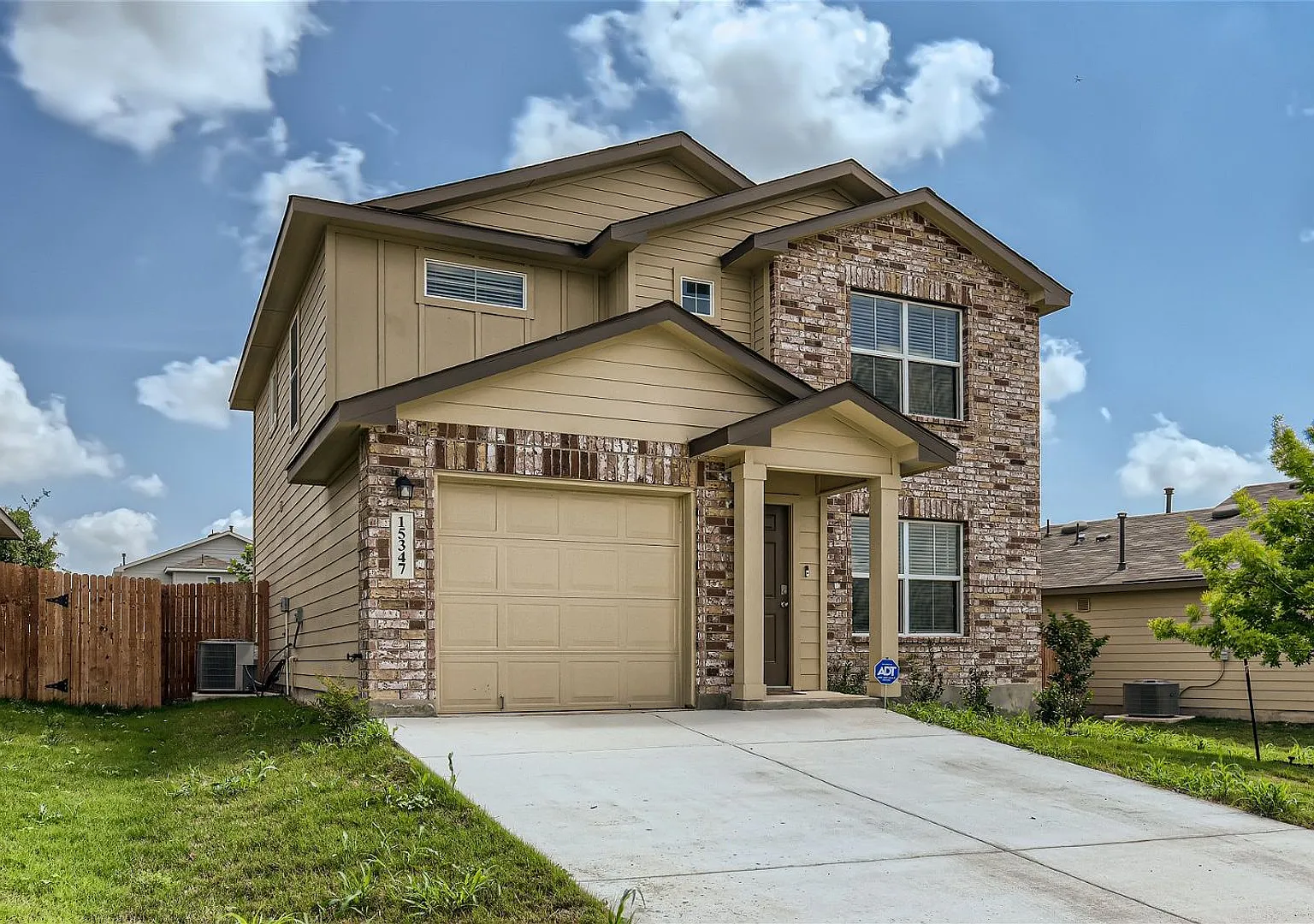 Gently Used, 2-year old 3BR/2.5 Bath in Redbird Ranch — Photo 2