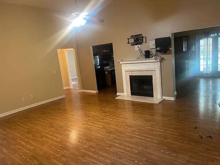 301 Vineyard Ridge Ln — Photo 2