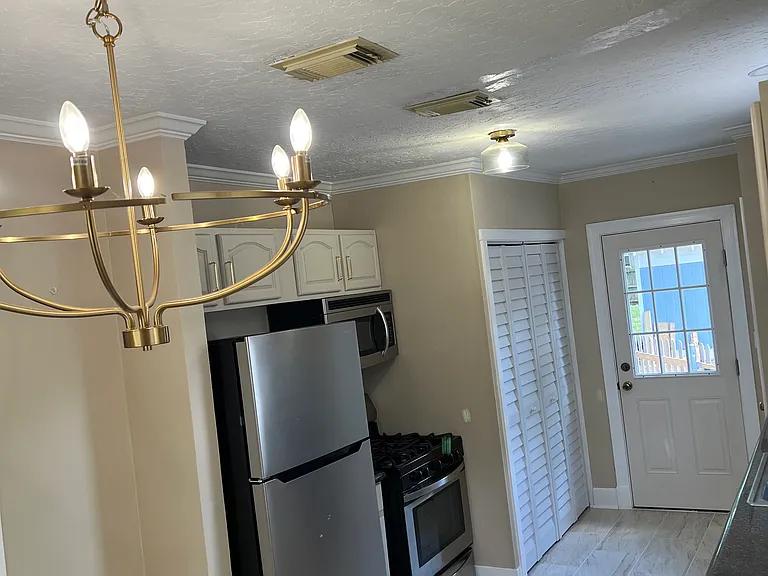 273 Carrollton Ave — Photo 3