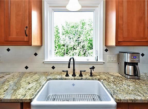 5th image of 385 Ramblewood Dr