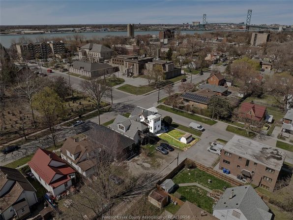 3303 Peter St, Windsor, ON N9C 1H9