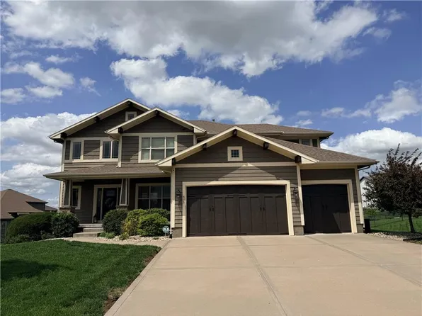 405 SE Mill Creek Cir, Lees Summit, MO 64063