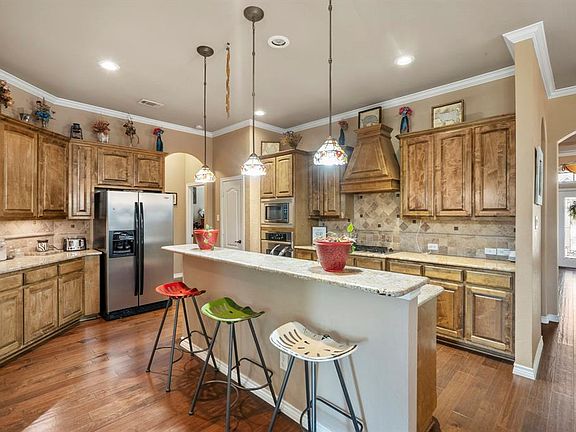 4th image of 305 Creekside Trl