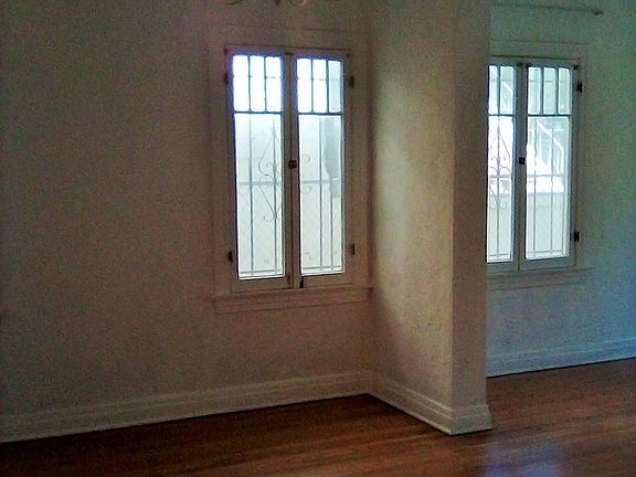 2nd image of 427 1/2 N Genesee Ave
