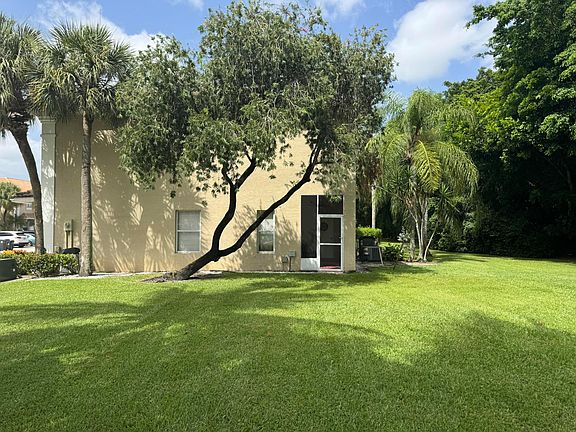 3rd image of 6941 Crooked Fence Drive