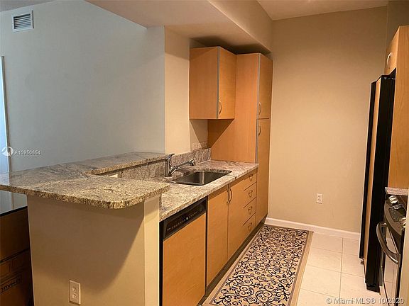 3rd image of 18800 NE 29th Ave APT 1020