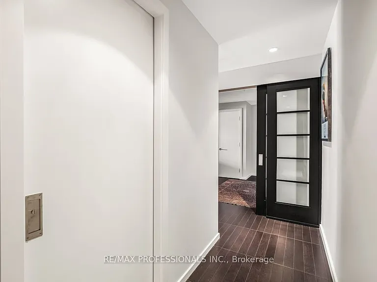 180 University Ave #2403 — Photo 4
