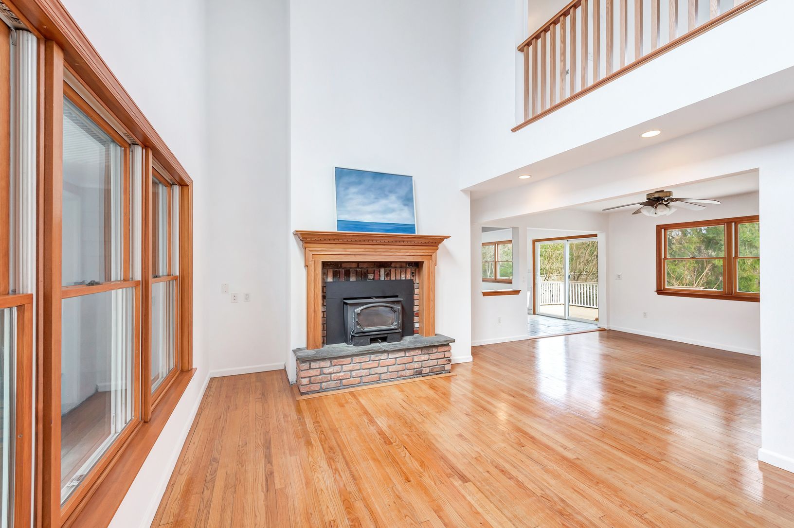  LIVING / DINING AREA 