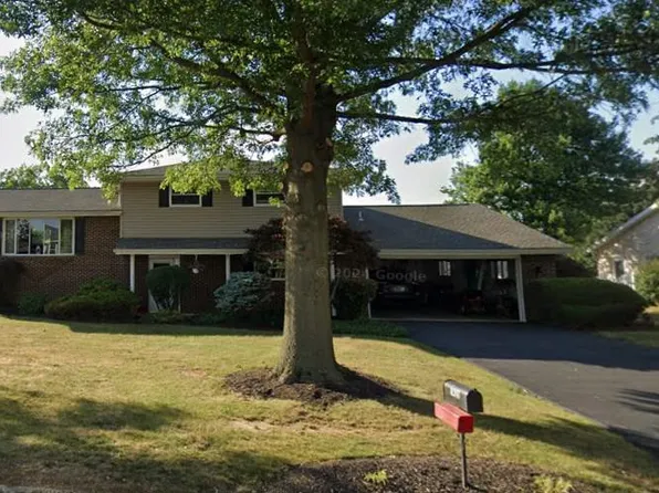 1425 Breezeview Dr, York, PA 17404