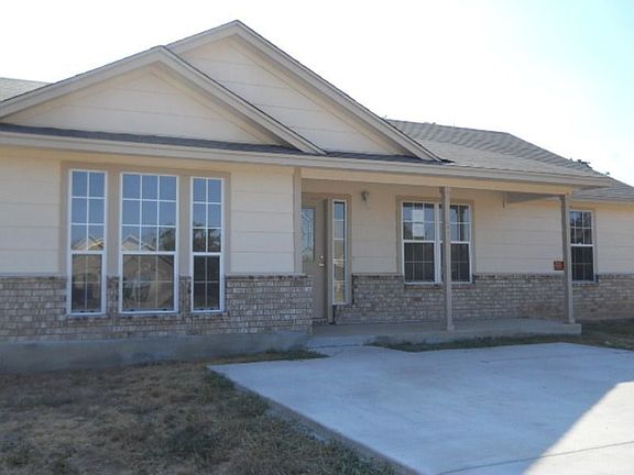 2nd image of 104 Live Oak Cir