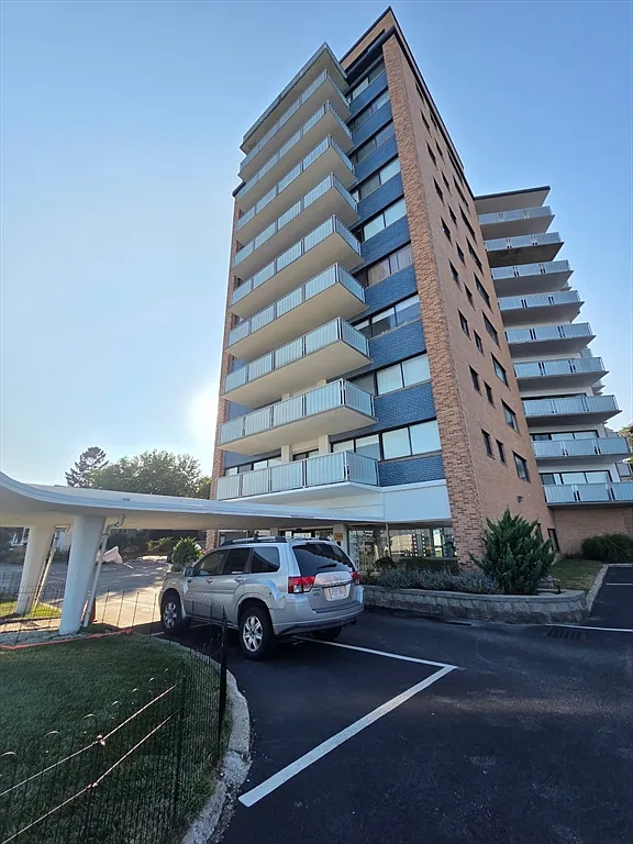 1 bed, 1.0 bath, 527 sqft, $2,100 — Photo 1