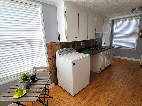 Eat-in Kitchen